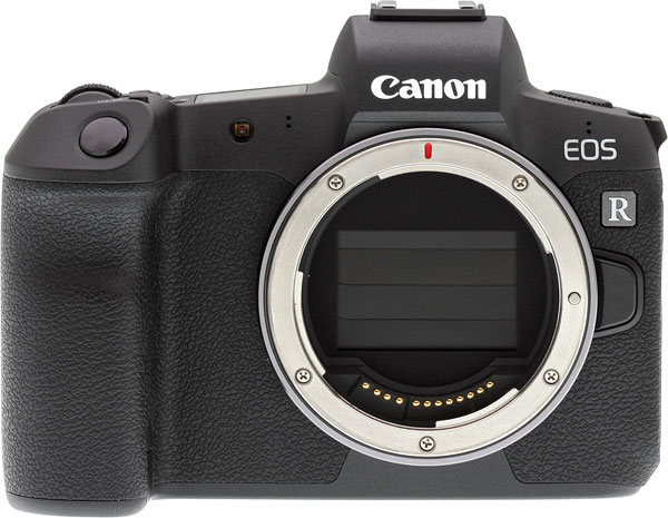 Desde su nacimiento en el año 1937, Canon ha imprimido a su filosofía corporativa un carácter continuista que parece haber olvidado con la presentación de la Canon EOS R. Seguramente nos encontremos ante el inicio de una nueva estrategia por parte de la firma nipona, en el que la innovación juega un papel cada vez más destacado en sus productos. CANON EOS R, hacia la perfección de la fotografía sin espejo. Fuente imagen © Tweakers La Canon EOS R es la última novedad de Canon para el mercado de la fotografía La cámara se presenta con una nueva montura y nuevos objetivos que elevan la experiencia de uso a un nivel superior de la fotografía. Parece que la ausencia del espejo de sensor full frame, lejos de haber sido una probatura, es la línea que va a marcar el futuro de las cámaras de fotografía de la firma. Construida alrededor del mismo sensor CMOS Dual Pixel de 30 megapíxeles que monta la EOS 5D de 2016, la EOS R es la última revolución del mercado que en Nueva Era hemos tenido la suerte de probar. Principales especificaciones <div class="su-list" style="margin-left:0px"> Sensor Full Frame CMOS de 30’3 Megapíxeles con autofocus Enfoque Dual Pixel CMOS AF Velocidad de obturación 1/8000 a 30 segundos y modo bulb Visor OLED con 3,69 millones de puntos Pantalla LCD TFT de 3,2 pulgadas Soporte para tarjetas de memoria SD 660 gramos de peso (sólo cuerpo) Autonomía de más de 350 disparos Grabación en vídeo 4K en formato MPEG-4 H.264 </div> Diseño La Canon EOS R irradia elegancia con solo sacarla de la caja. Su cuerpo, fabricado en una aleación de magnesio capaz de resistir al polvo y a pequeñas salpicaduras, queda realmente bien en la mano. Probablemente nos encontramos ante una de las cámaras más cómodas de las que nos han presentado en este 2018. El trabajo del equipo de diseño de Canon, redefiniendo por completo el diseño de la cámara queda latente desde un primer momento. Materiales de la más alta calidad, protección contra los elementos y el mimo por los detalles son los tres factores que sitúan la EOS R en lo más alto del ranking